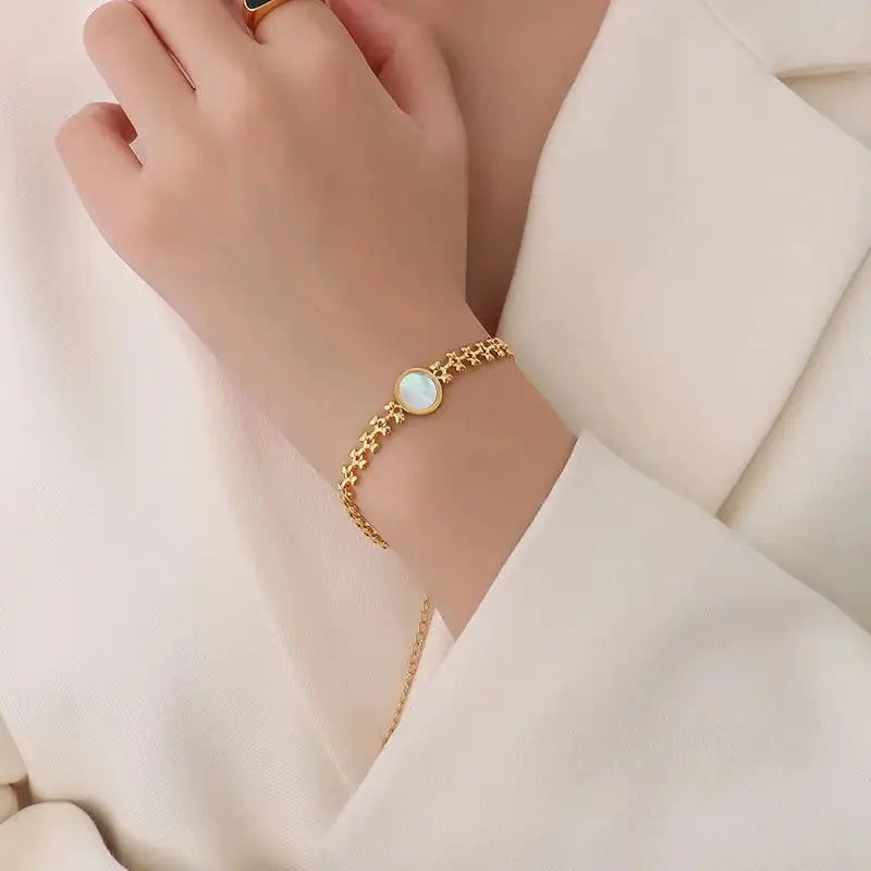 Retro Heart Bracelet — 18K Gold-Tone Titanium Steel